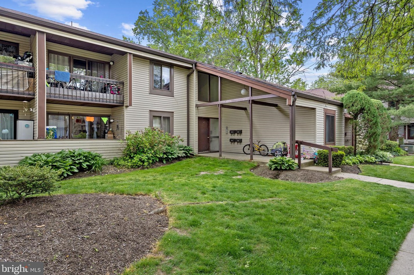 11 Twin Rivers Dr N, East Windsor, NJ 08520