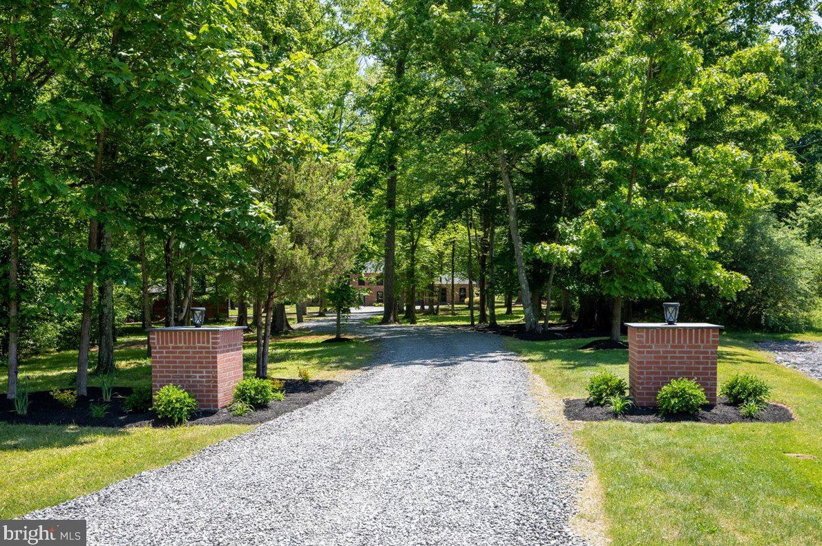 8 Vista Dr, Princeton, NJ 08540
