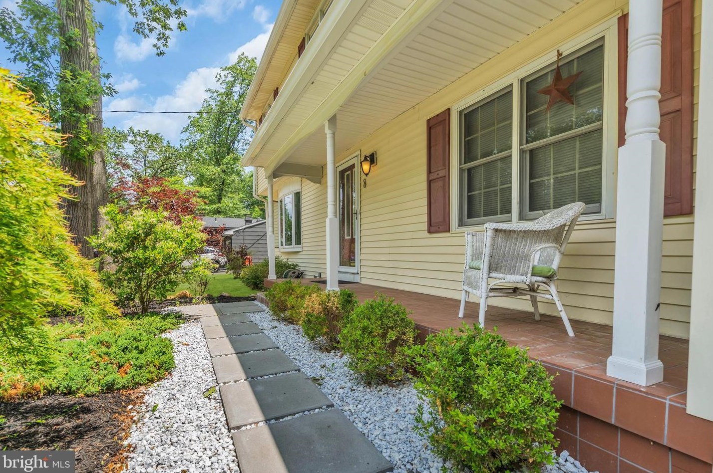 8 Shagbark Ln, East Windsor, NJ 08520-1808