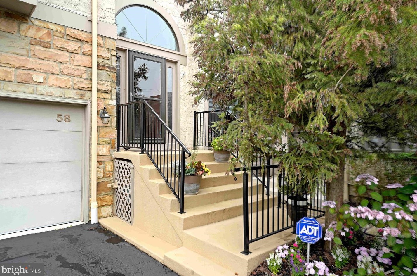 58 Woodmont Dr, Lawrence Township, NJ 08648