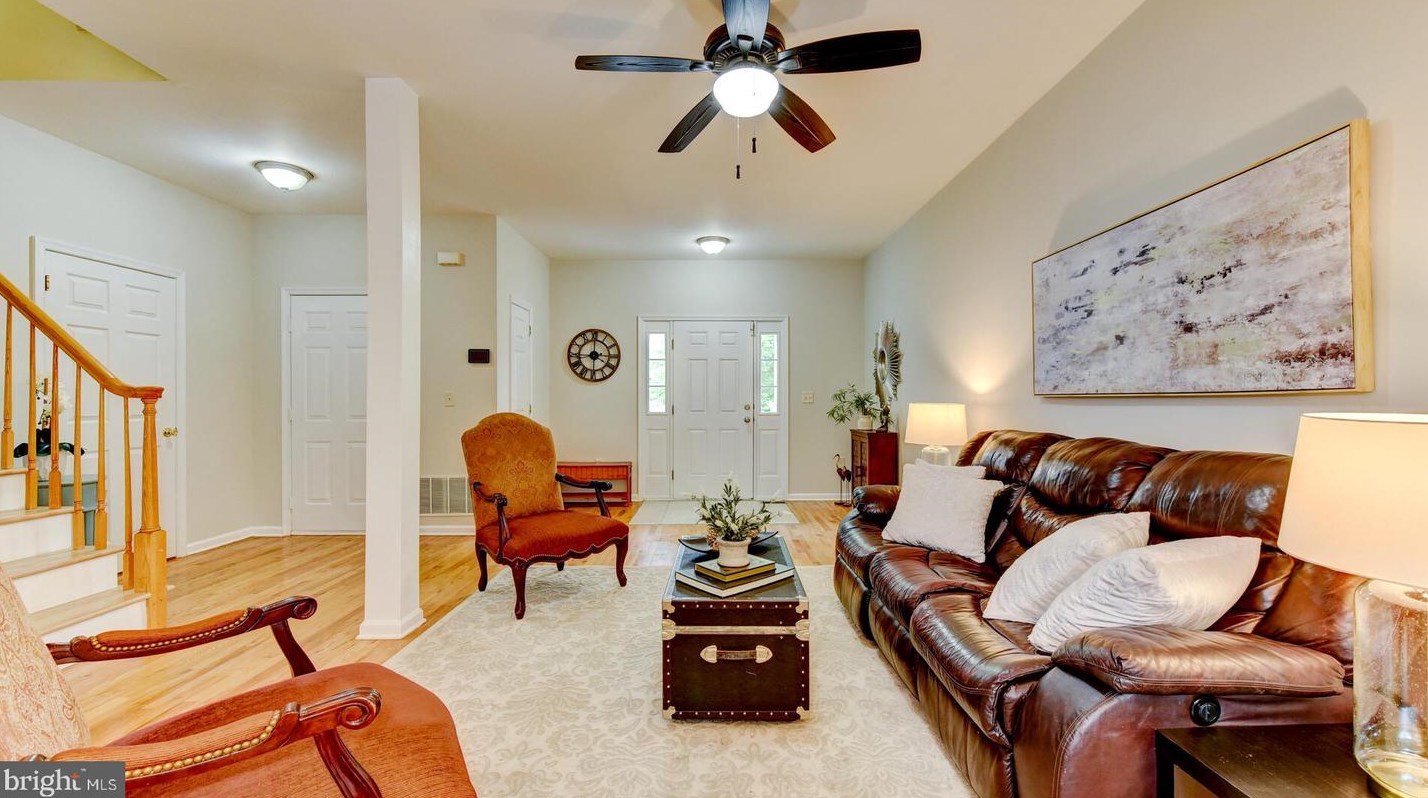45 Tennyson Rd, East Windsor NJ  08520-4691 exterior