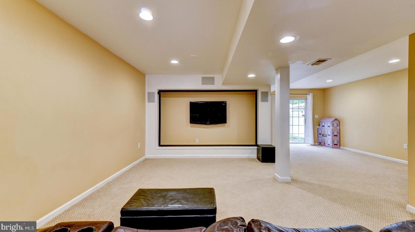 45 Tennyson Rd, East Windsor NJ  08520-4691 exterior