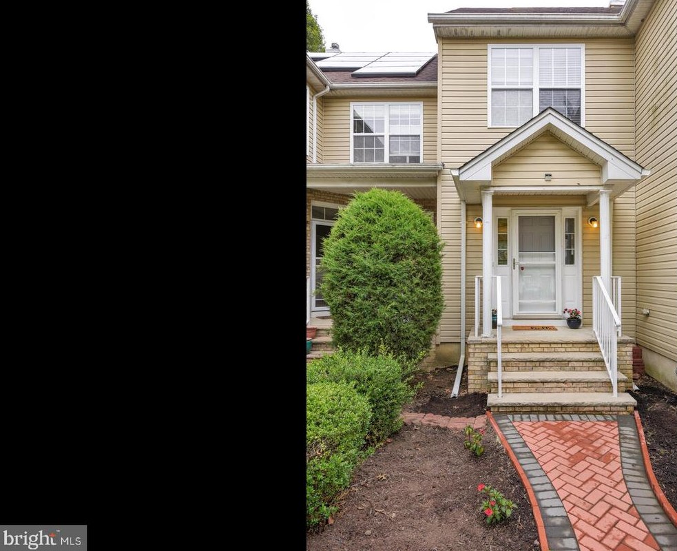45 Tennyson Rd, East Windsor NJ  08520-4691 exterior