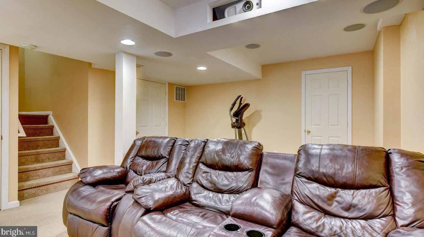 45 Tennyson Rd, East Windsor NJ  08520-4691 exterior