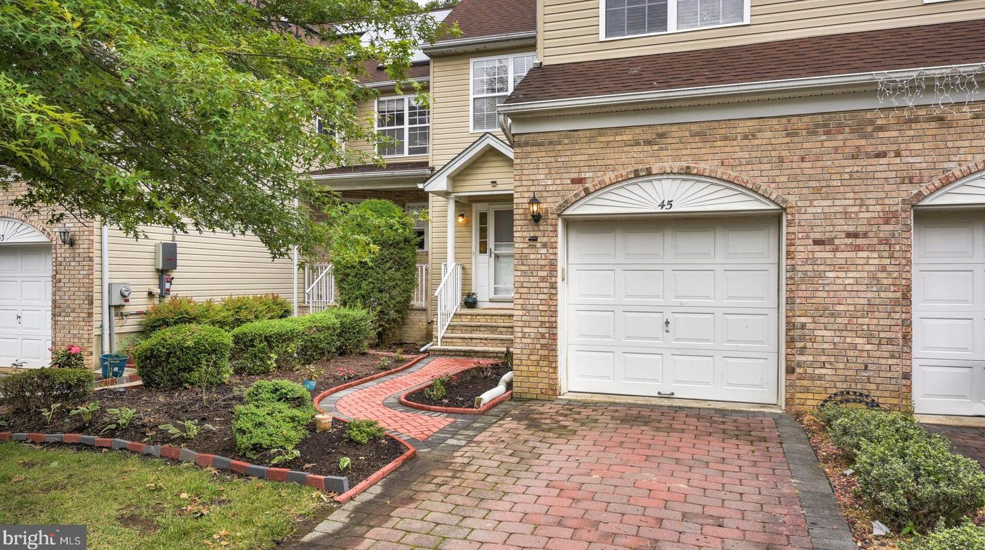 45 Tennyson Rd, East Windsor, NJ 08520-4691