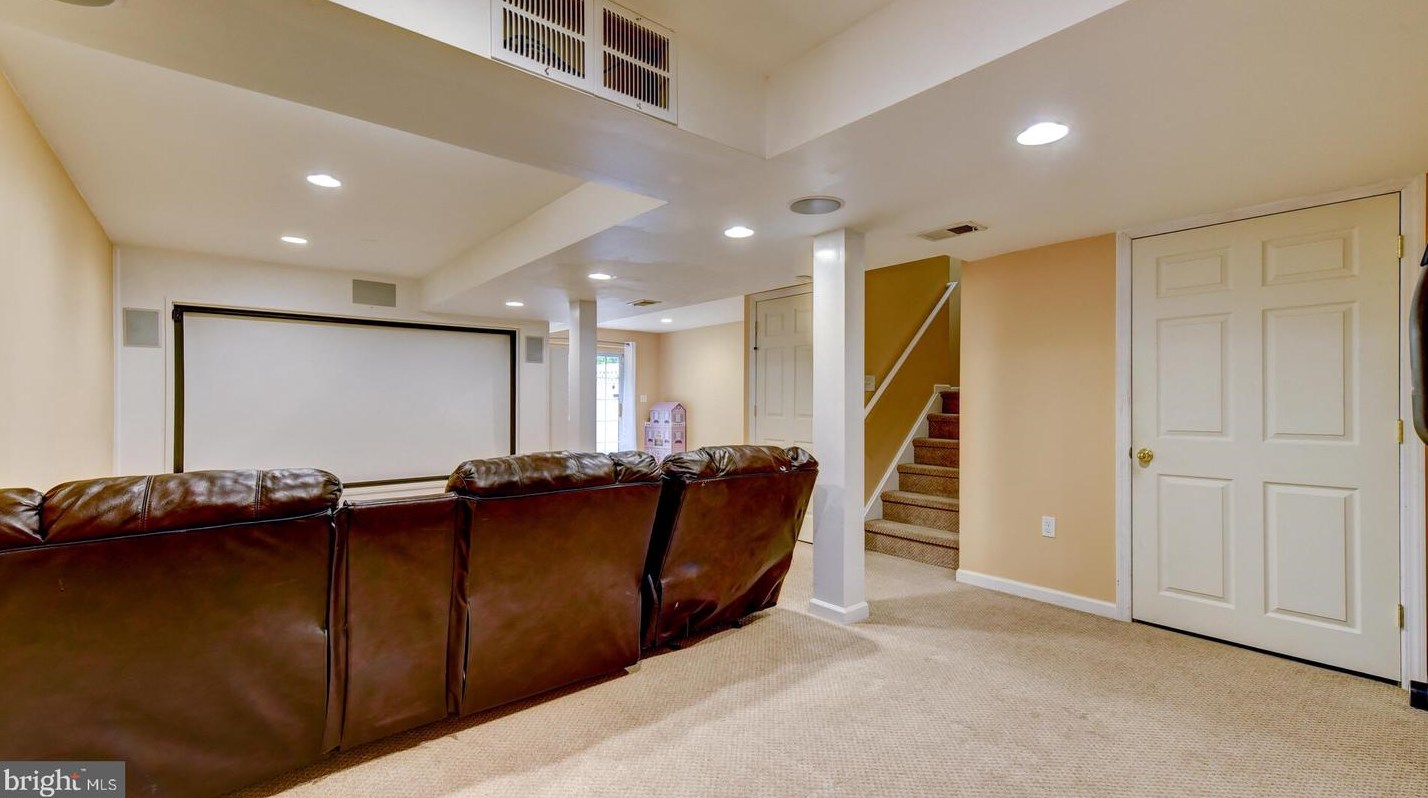 45 Tennyson Rd, East Windsor NJ  08520-4691 exterior