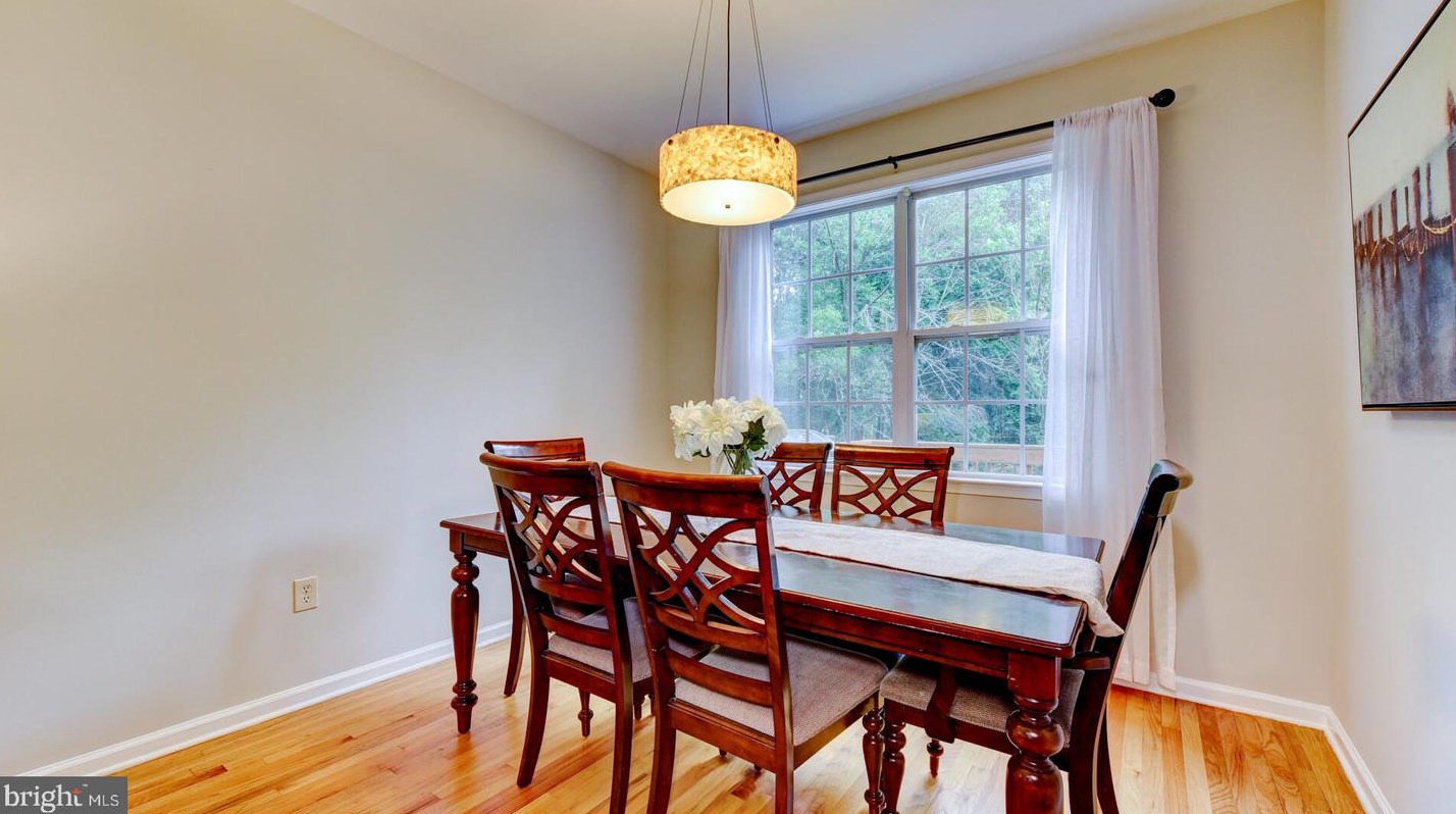 45 Tennyson Rd, East Windsor NJ  08520-4691 exterior