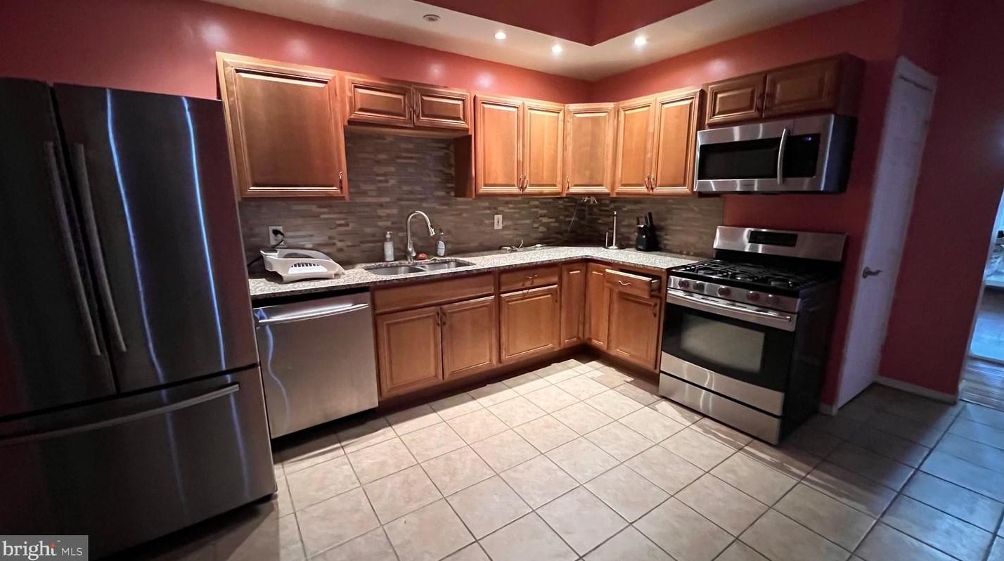 37 Olden Ave, Trenton, NJ 08609-1521