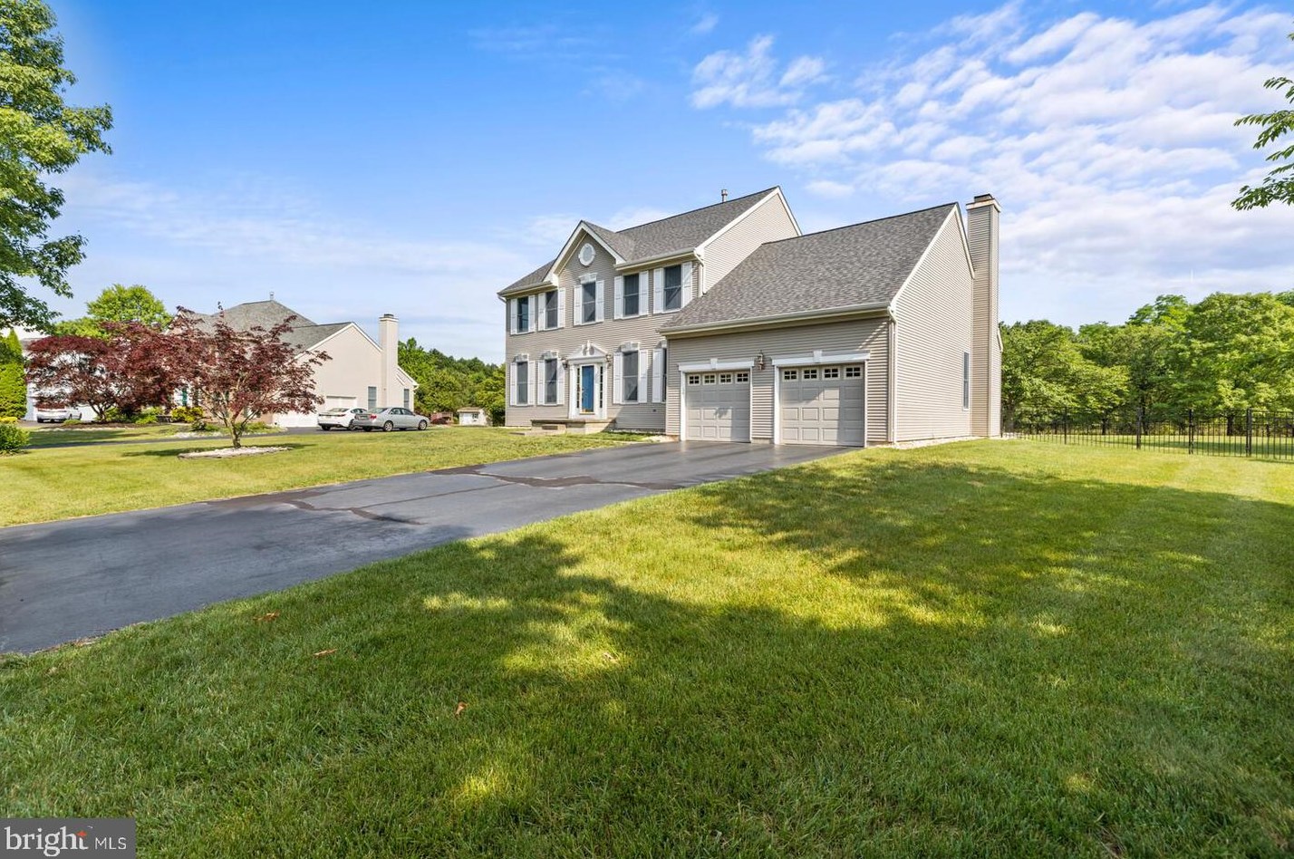 15 Shadow Dr, W Windsor Township, NJ 08550