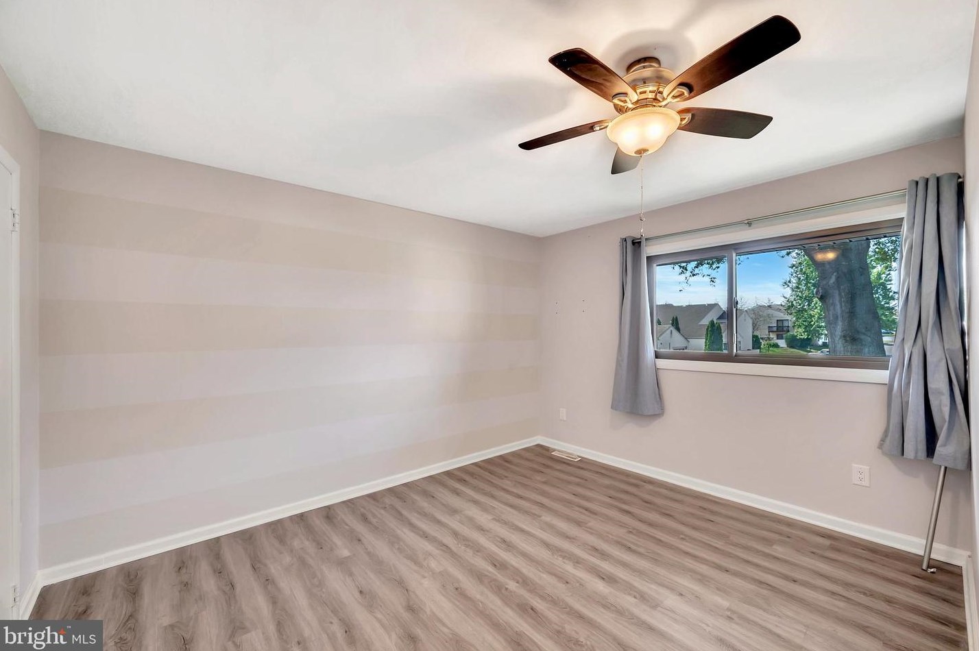 853 Jamestown Rd, East Windsor NJ 08520-5644 exterior