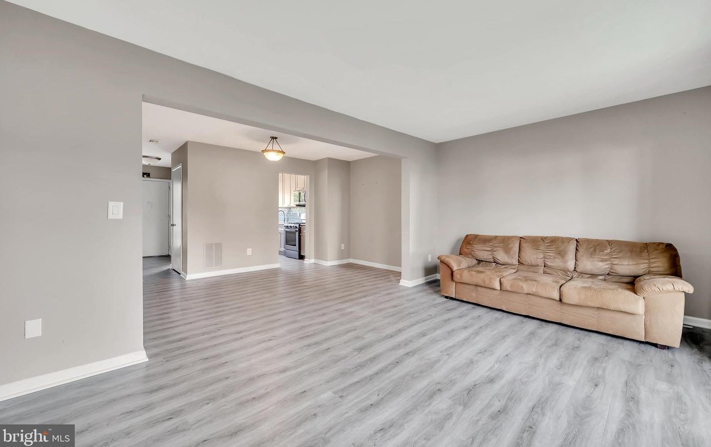 853 Jamestown Rd, East Windsor NJ 08520-5644 exterior