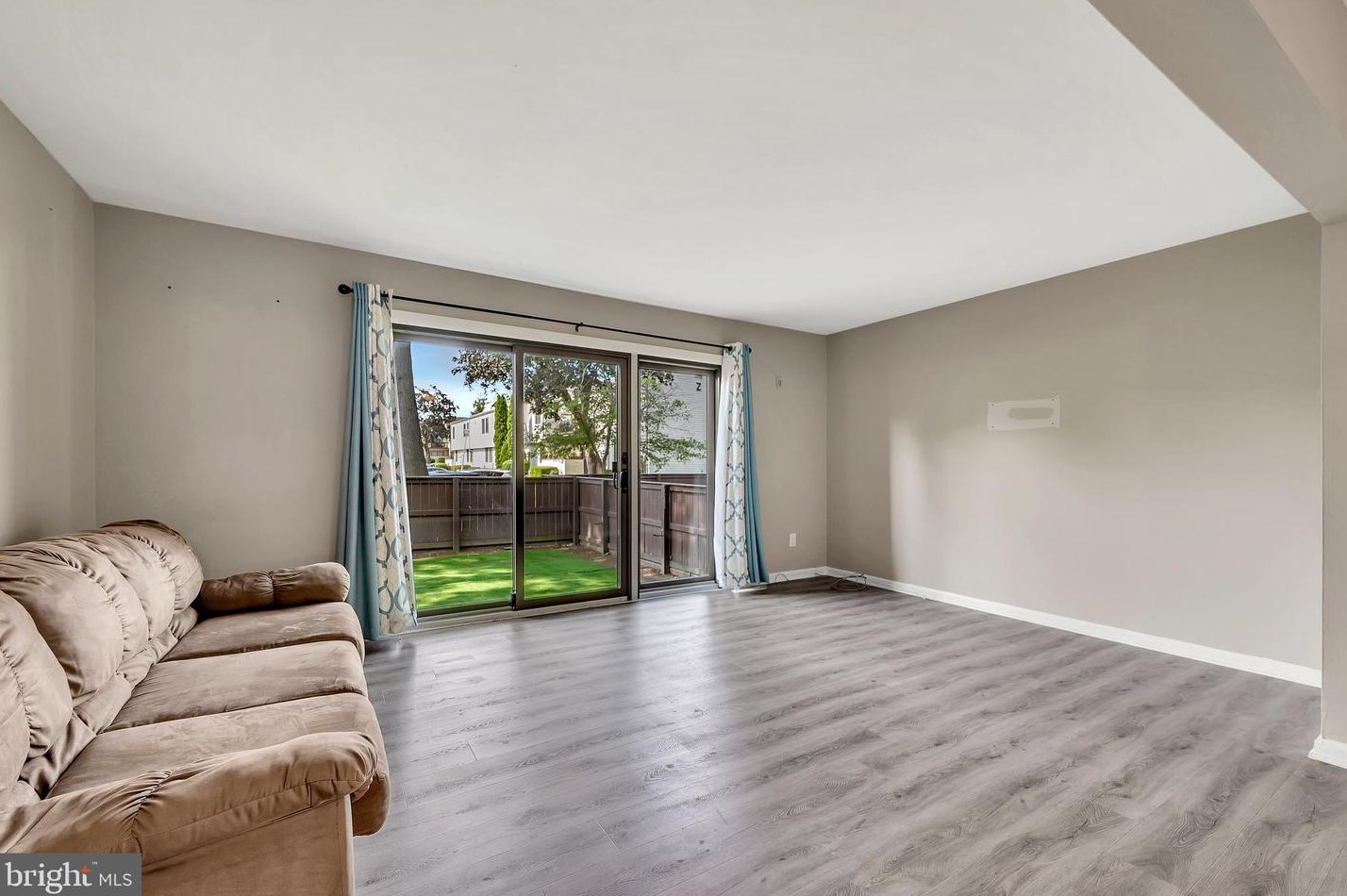 853 Jamestown Rd, East Windsor NJ 08520-5644 exterior