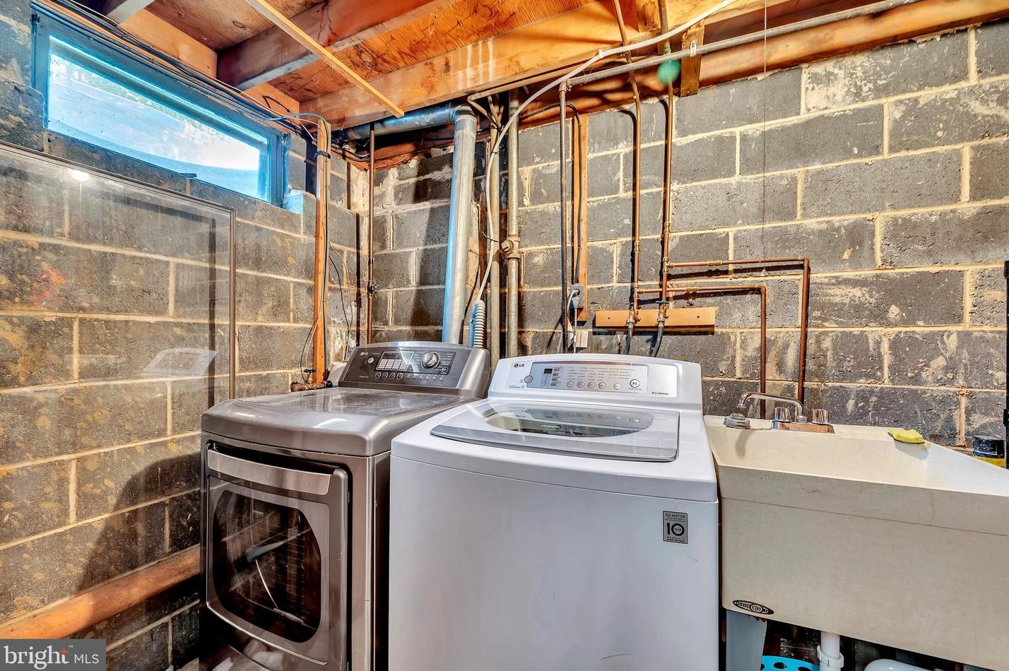 853 Jamestown Rd, East Windsor NJ 08520-5644 exterior