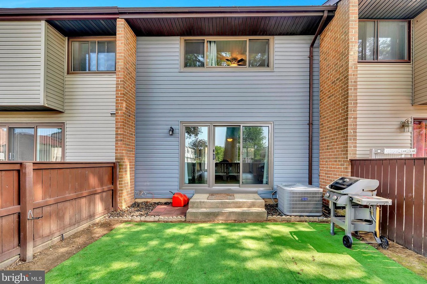 853 Jamestown Rd, East Windsor NJ 08520-5644 exterior