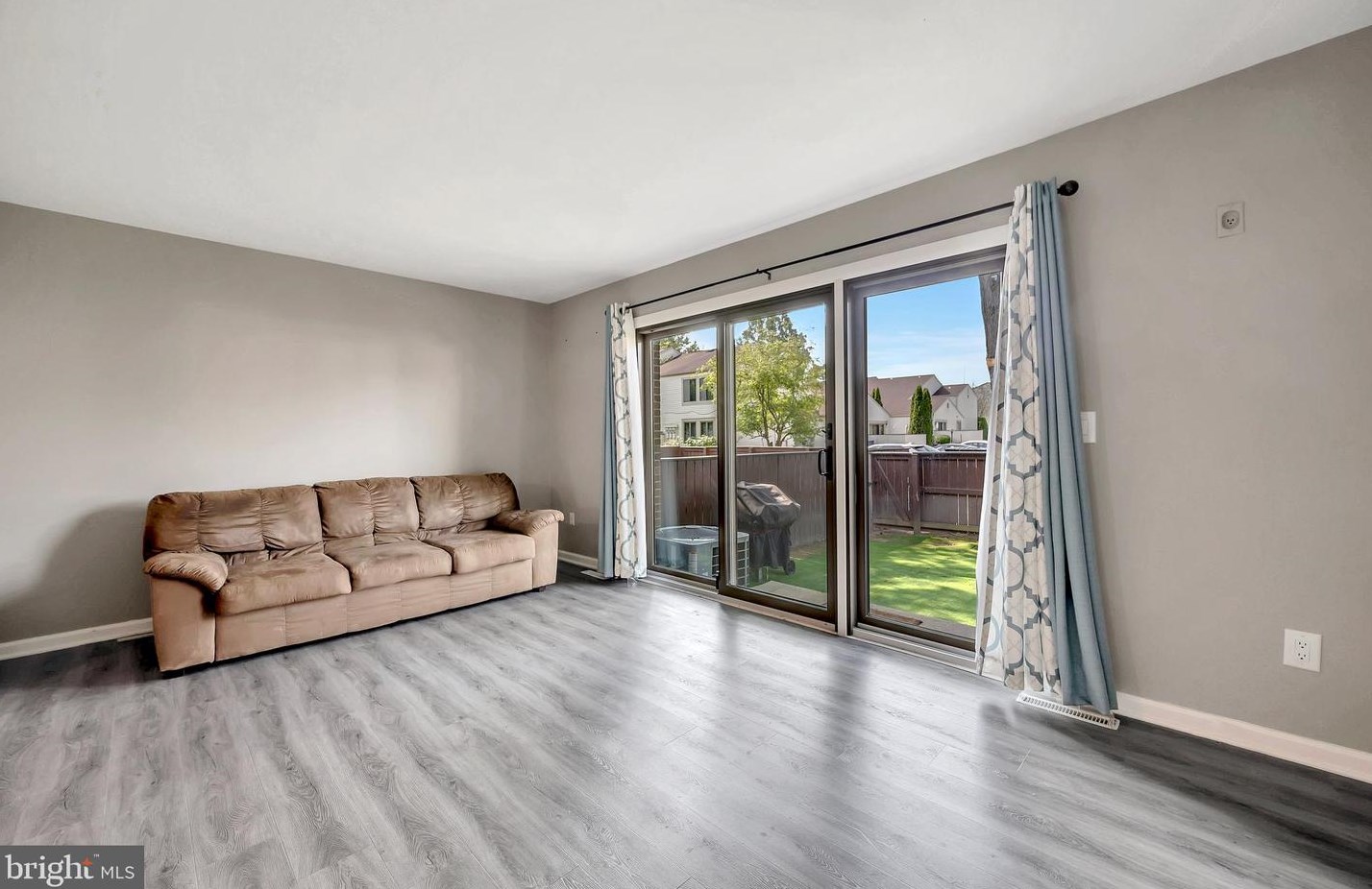 853 Jamestown Rd, East Windsor NJ 08520-5644 exterior