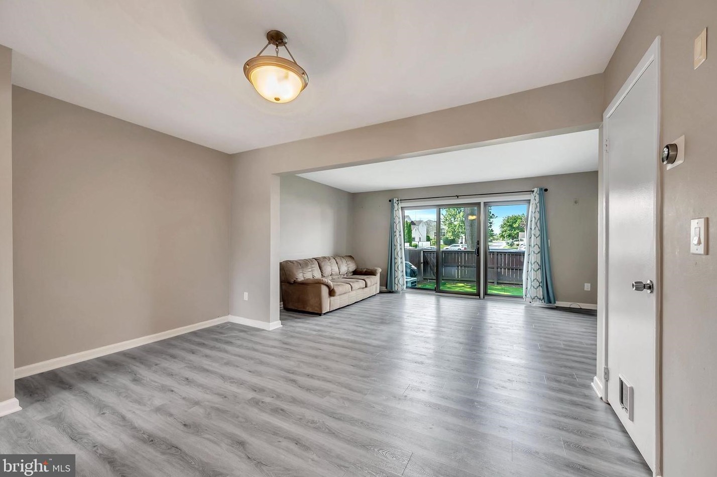 853 Jamestown Rd, East Windsor NJ 08520-5644 exterior