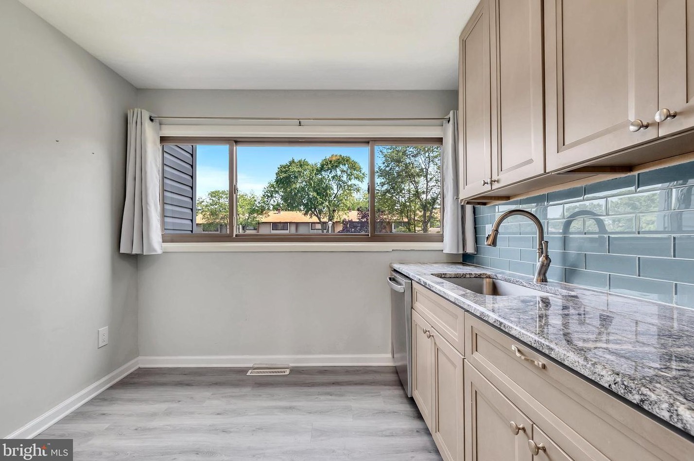 853 Jamestown Rd, East Windsor NJ 08520-5644 exterior