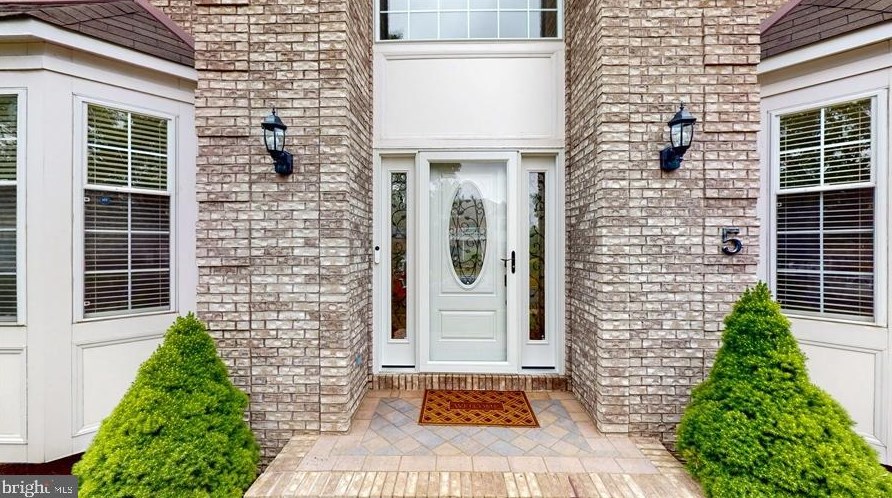 5 Van Gogh Dr, East Windsor, NJ 08520-2998
