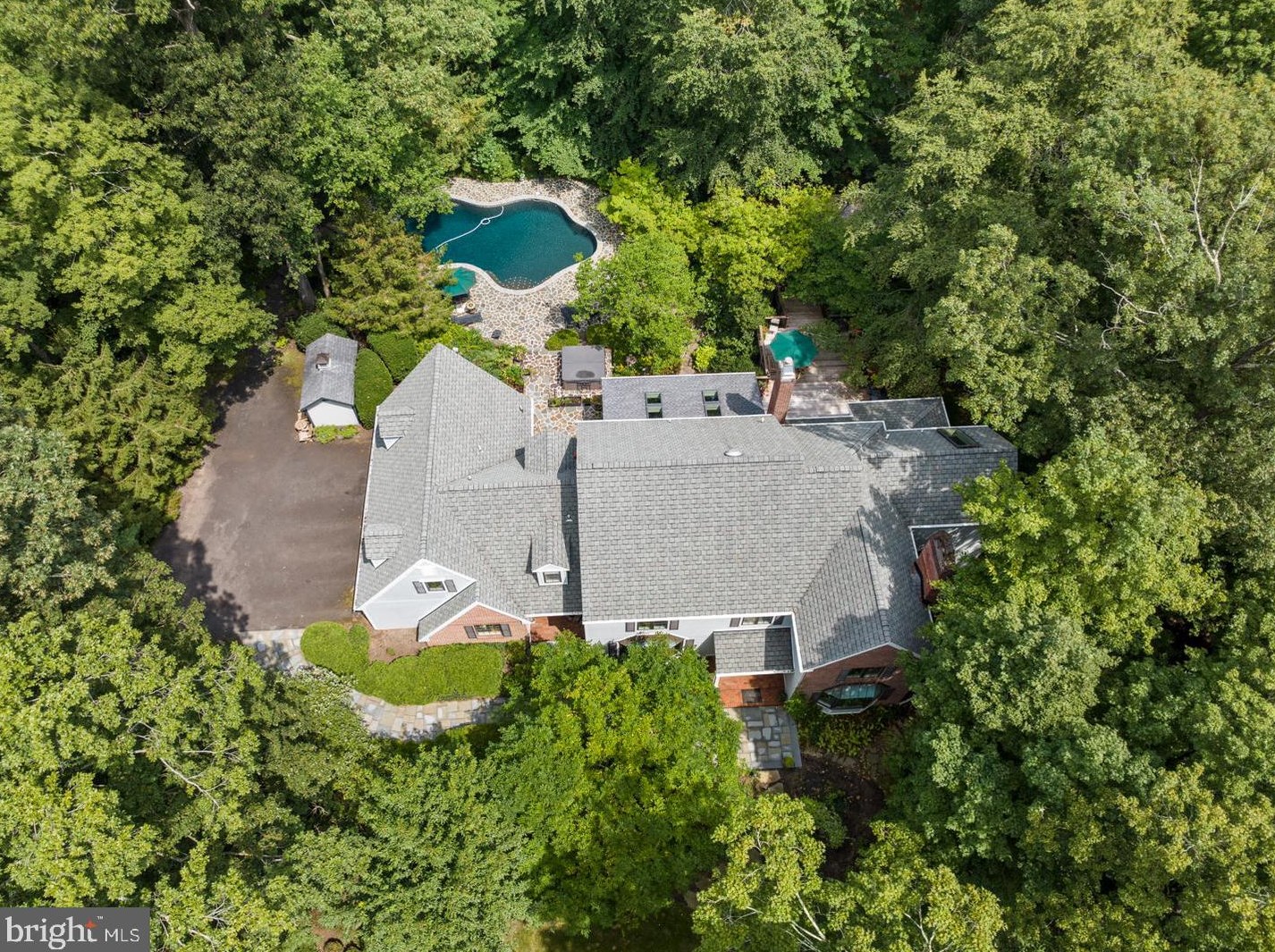 83 Shore Dr, Pennington, NJ 08534-2009