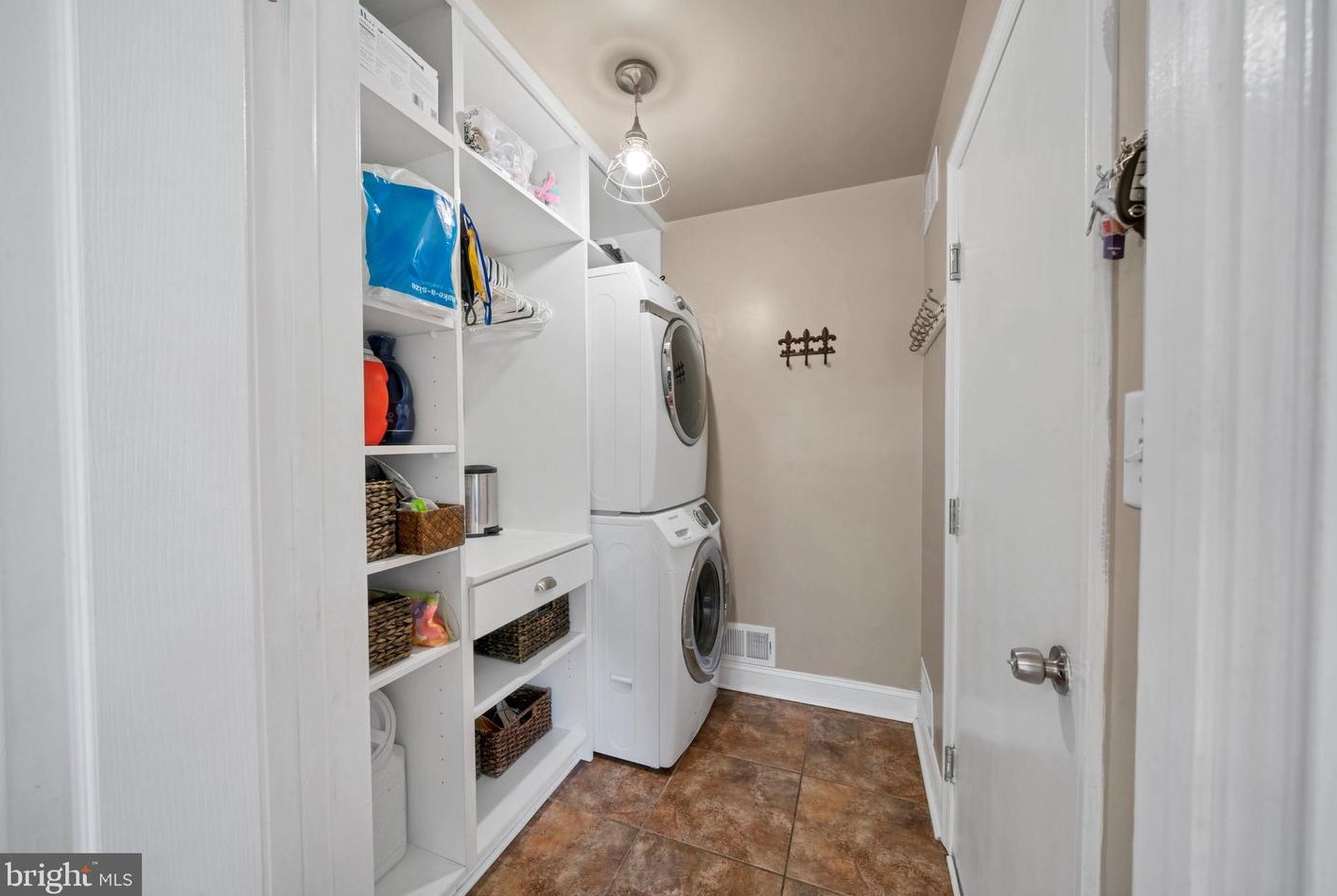 25 Pierce Rd, East Windsor NJ 08520-2400 exterior