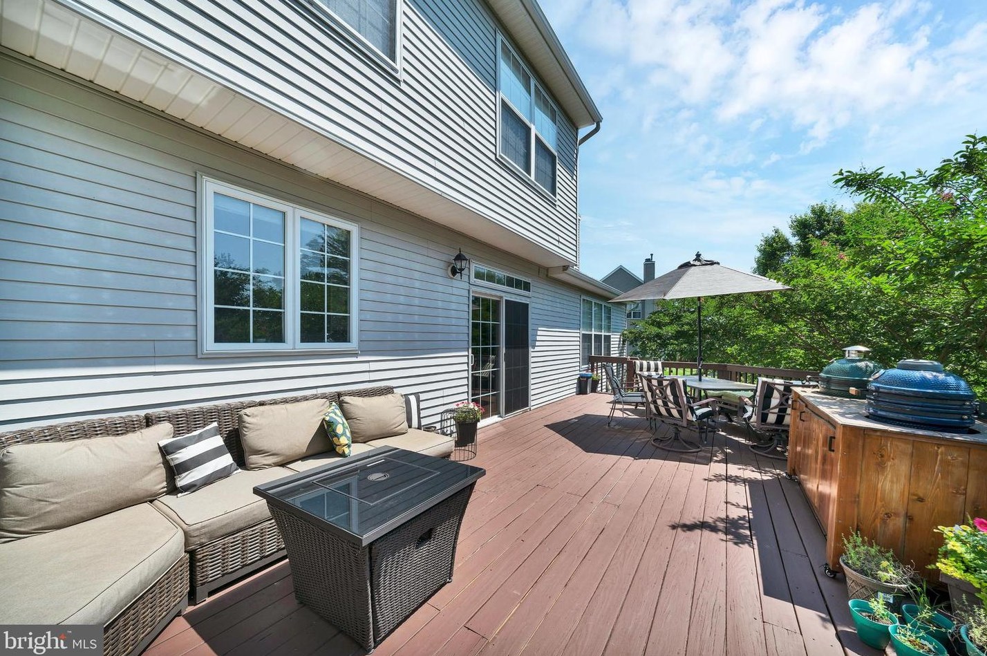 25 Pierce Rd, East Windsor NJ 08520-2400 exterior