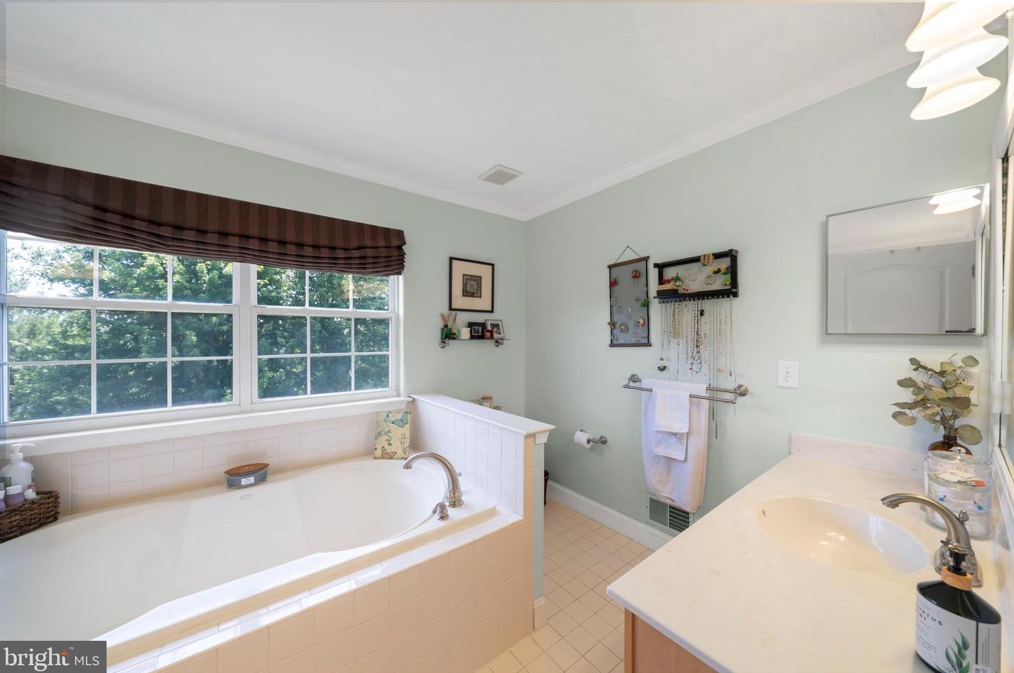 25 Pierce Rd, East Windsor NJ 08520-2400 exterior