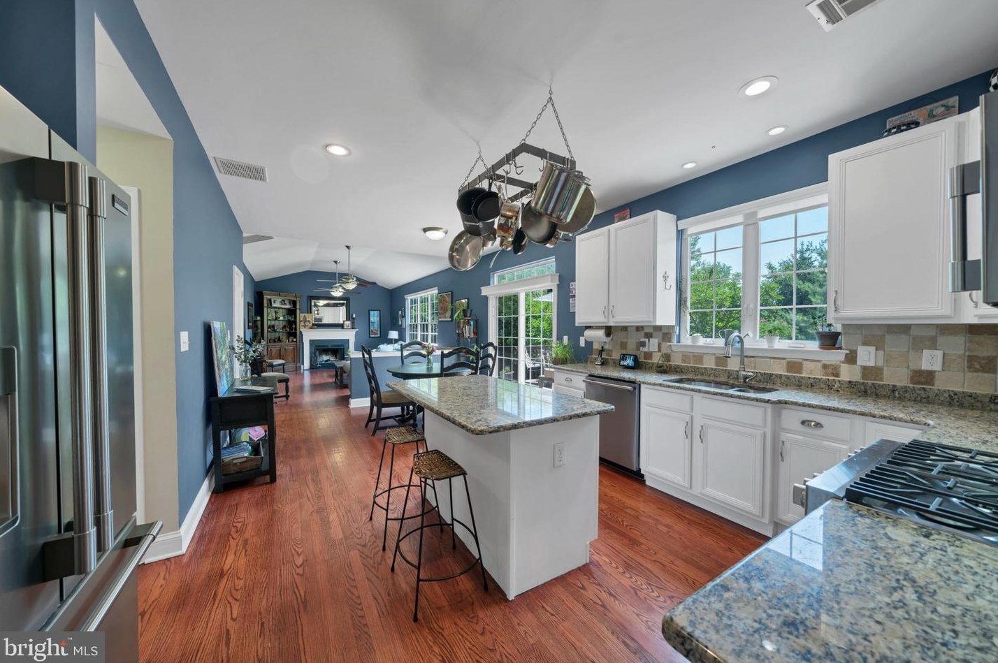 25 Pierce Rd, East Windsor NJ 08520-2400 exterior