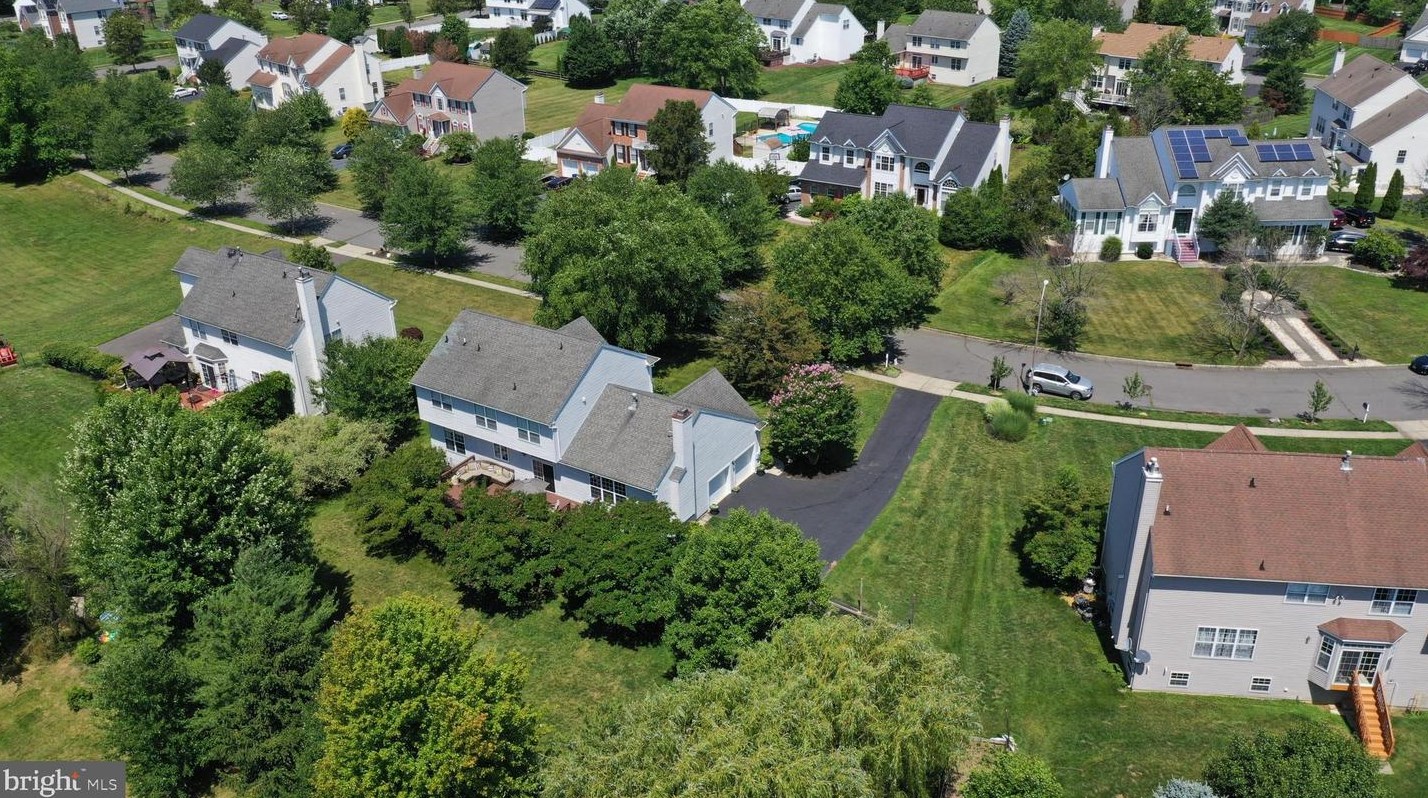 25 Pierce Rd, East Windsor NJ 08520-2400 exterior