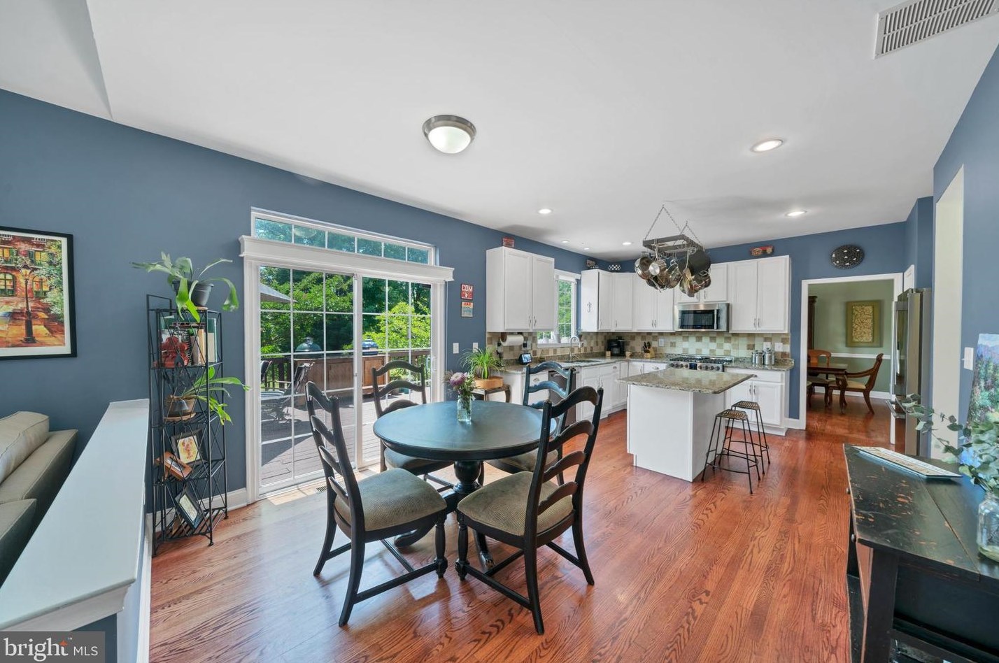 25 Pierce Rd, East Windsor NJ 08520-2400 exterior