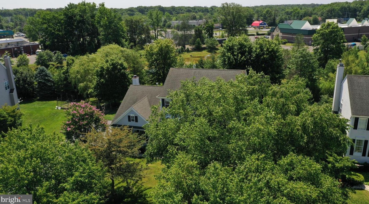 25 Pierce Rd, East Windsor NJ 08520-2400 exterior