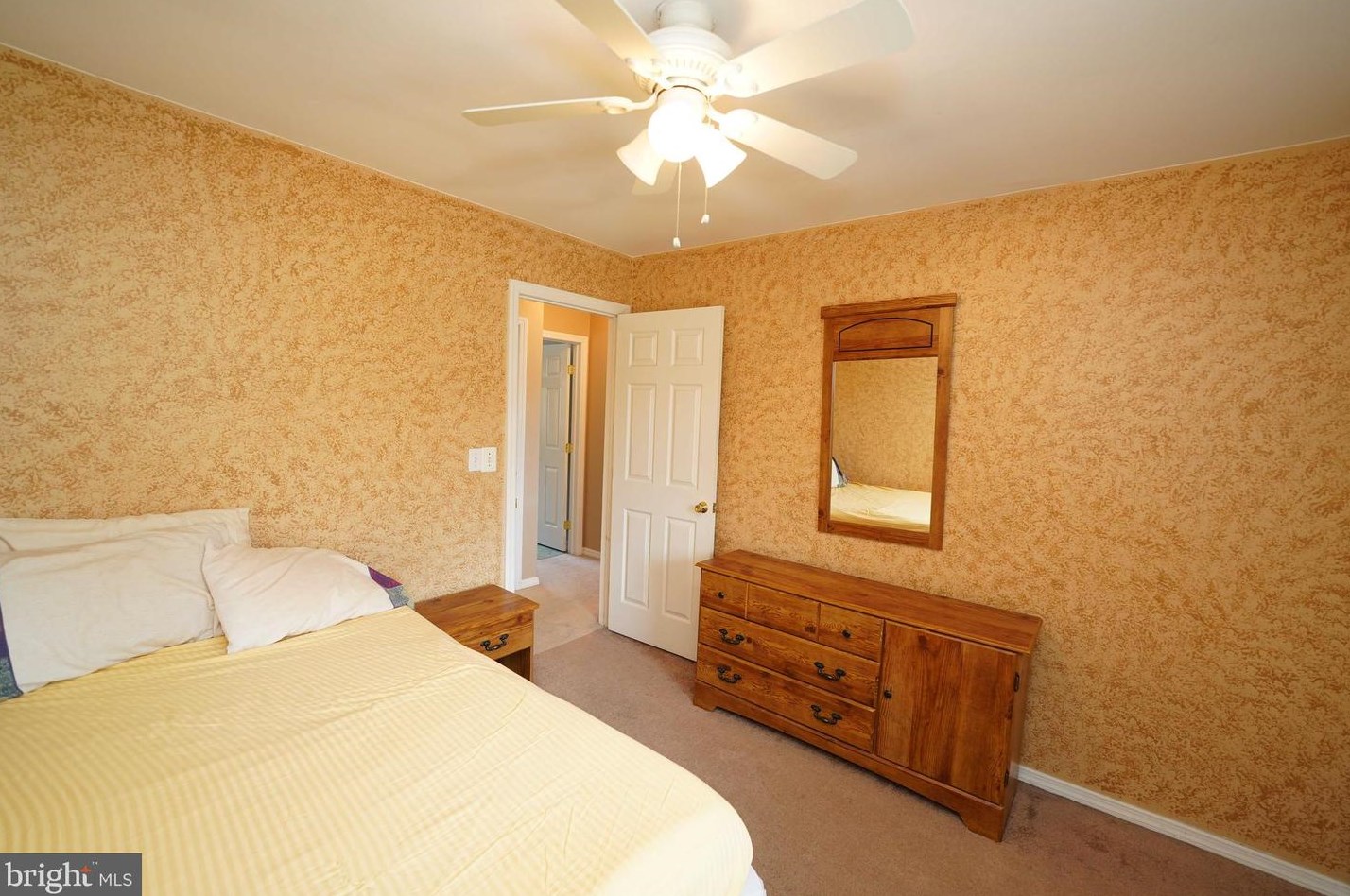 854 Jamestown Rd, East Windsor NJ 08520-5644 exterior