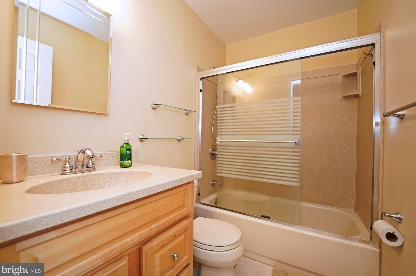 854 Jamestown Rd, East Windsor NJ 08520-5644 exterior