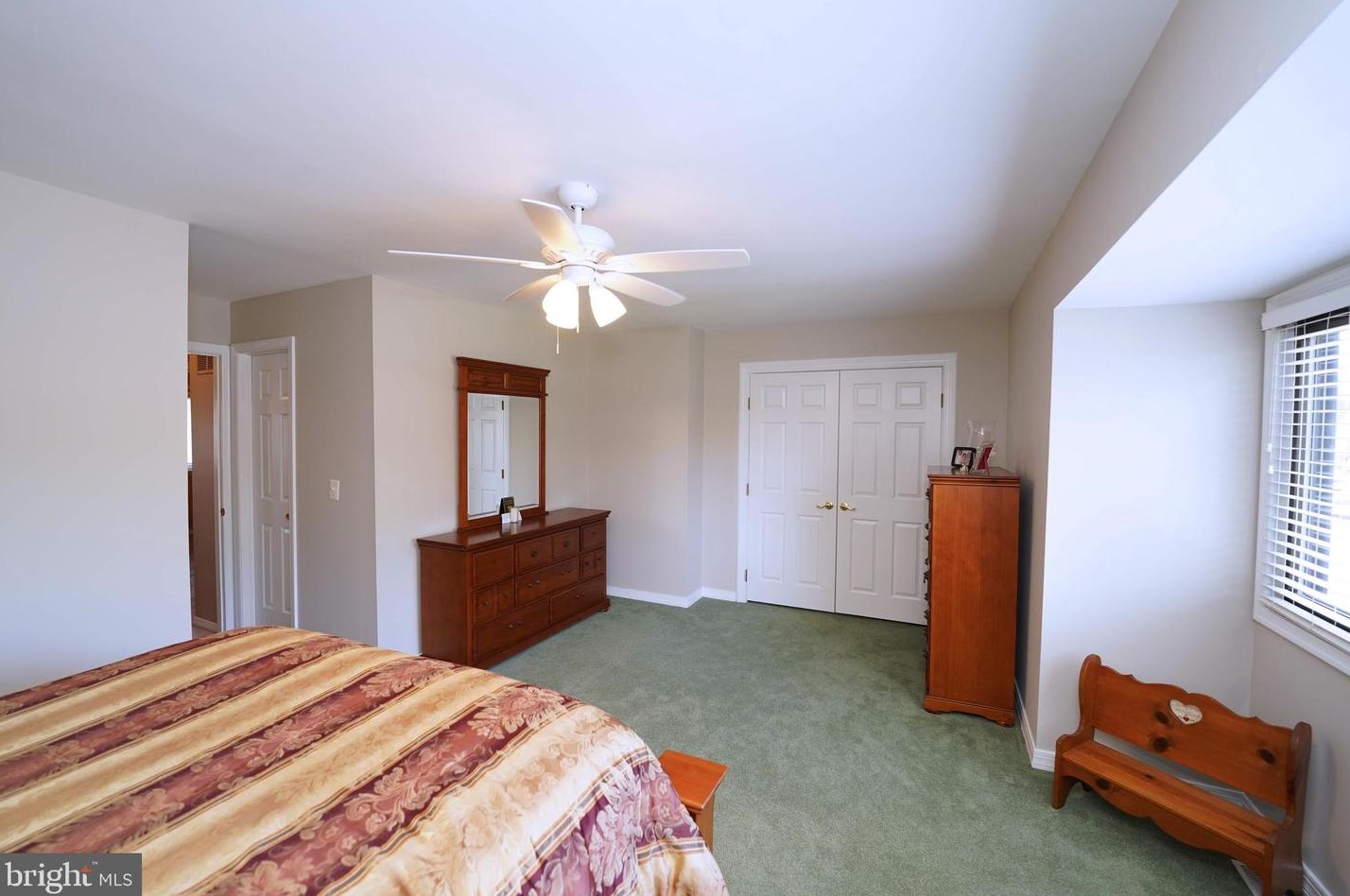 854 Jamestown Rd, East Windsor NJ 08520-5644 exterior