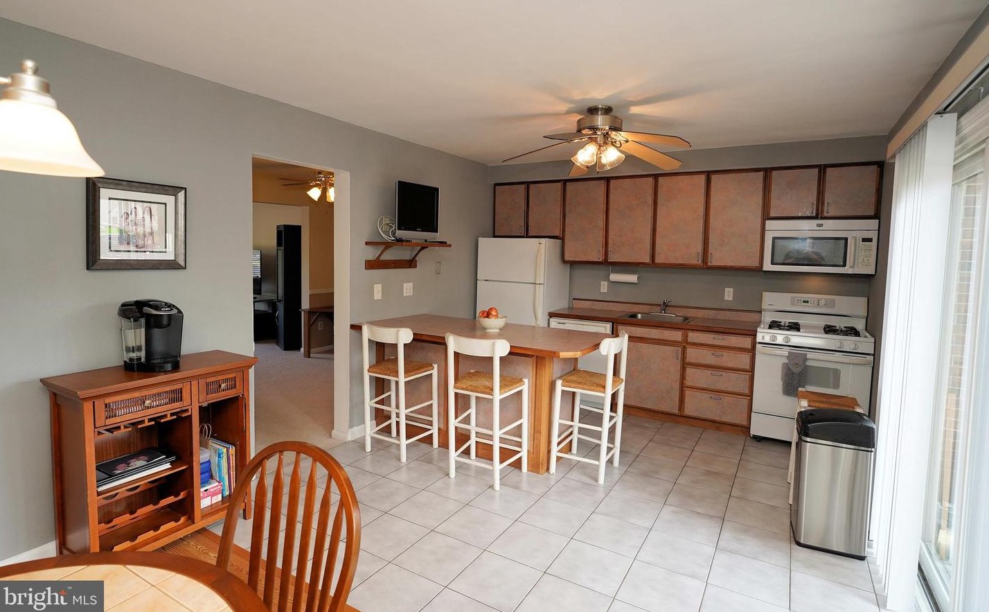 854 Jamestown Rd, East Windsor NJ 08520-5644 exterior