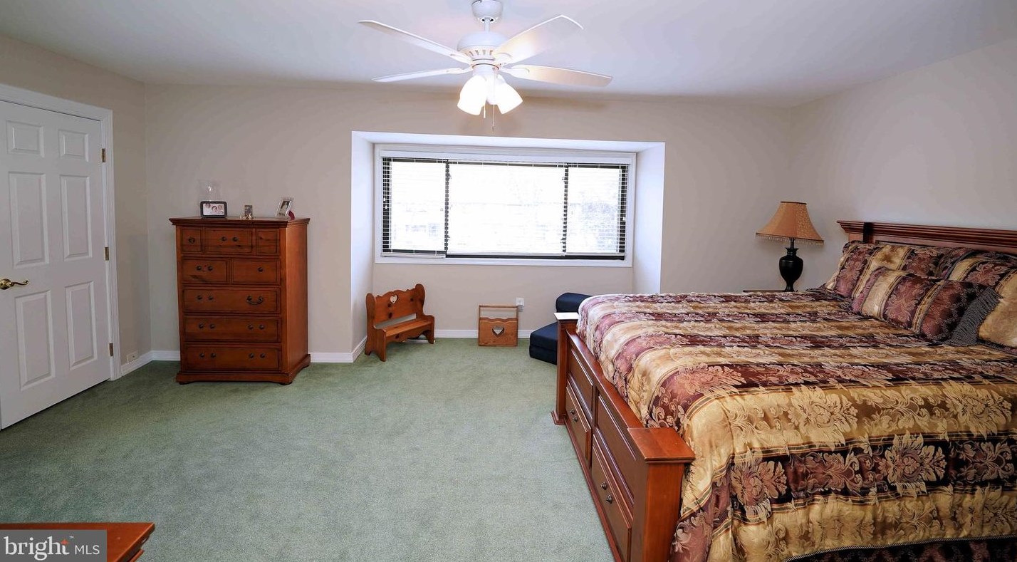 854 Jamestown Rd, East Windsor NJ 08520-5644 exterior