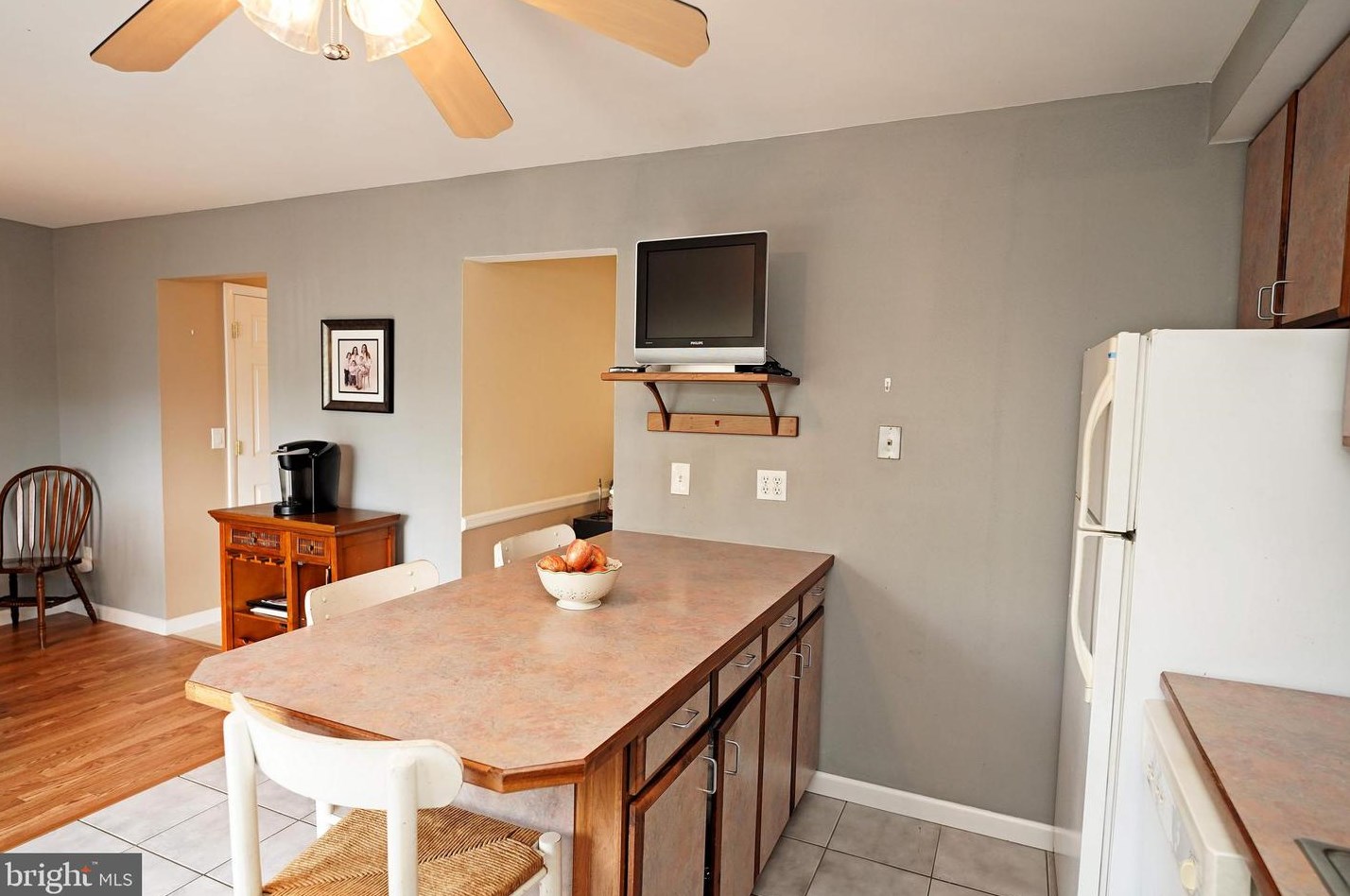 854 Jamestown Rd, East Windsor NJ 08520-5644 exterior