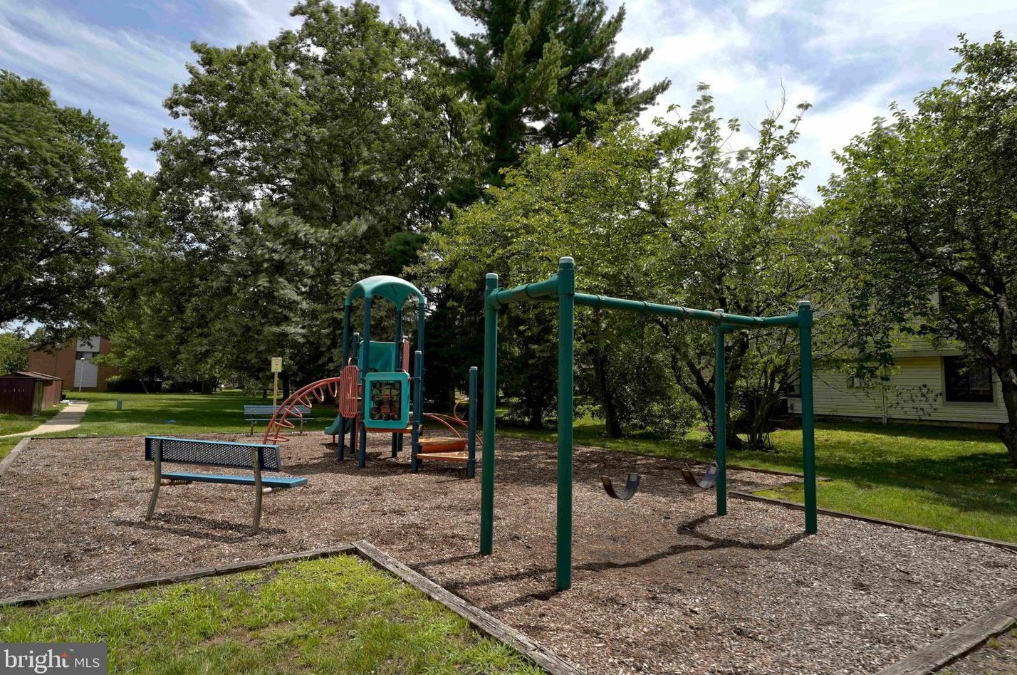 854 Jamestown Rd, East Windsor NJ 08520-5644 exterior