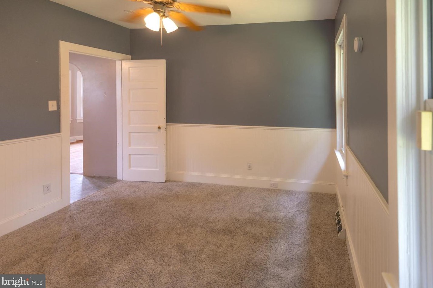 220 Hauser Ave, Trenton NJ 08620-1702 exterior