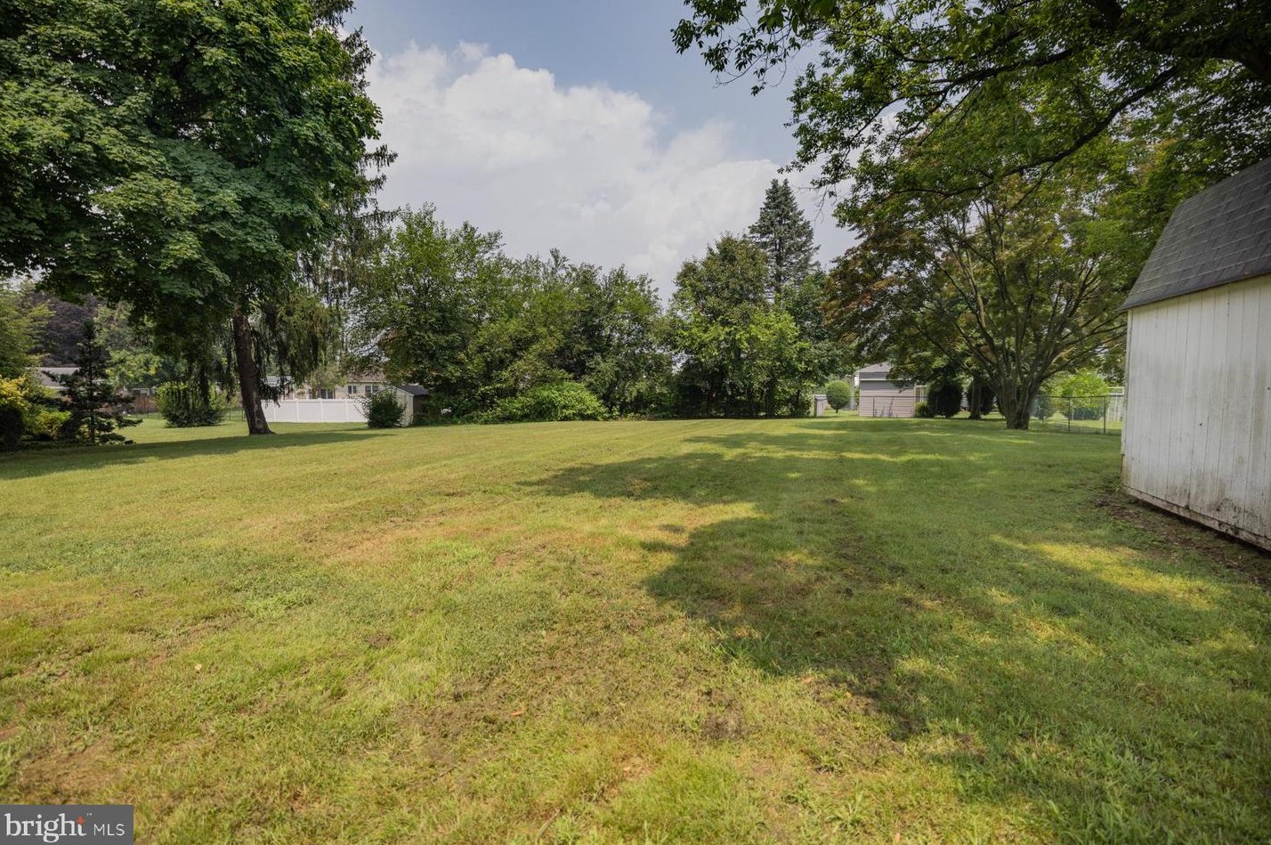 220 Hauser Ave, Trenton NJ 08620-1702 exterior