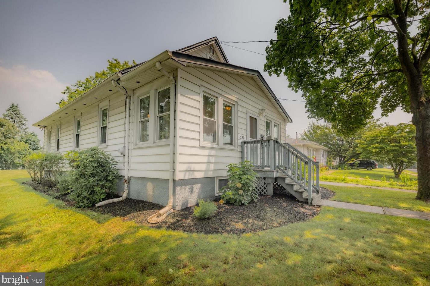 220 Hauser Ave, Trenton, NJ 08620-1706