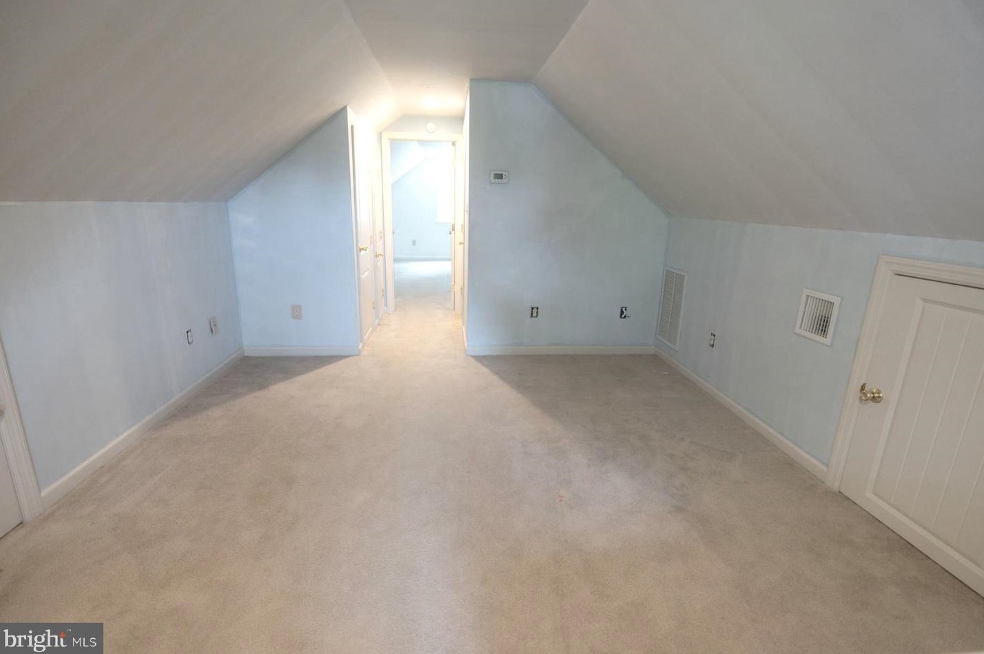 220 Hauser Ave, Trenton NJ 08620-1702 exterior