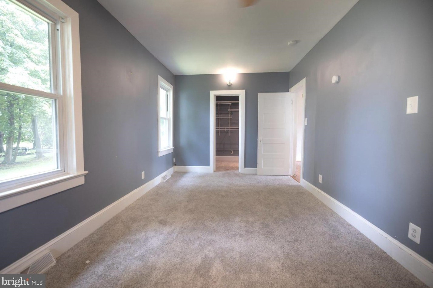 220 Hauser Ave, Trenton NJ 08620-1702 exterior