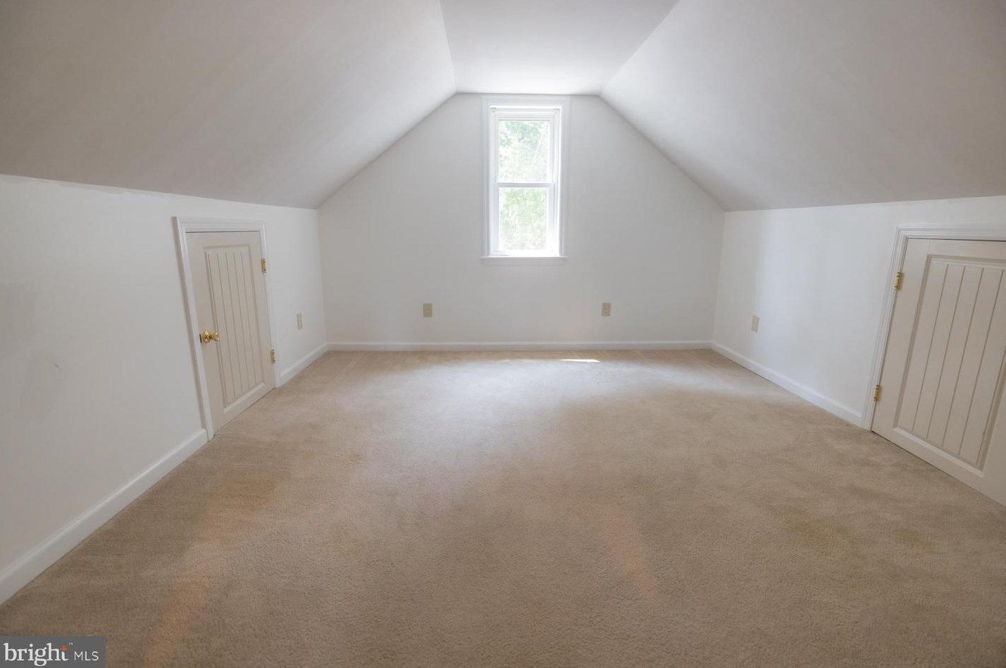 220 Hauser Ave, Trenton NJ 08620-1702 exterior