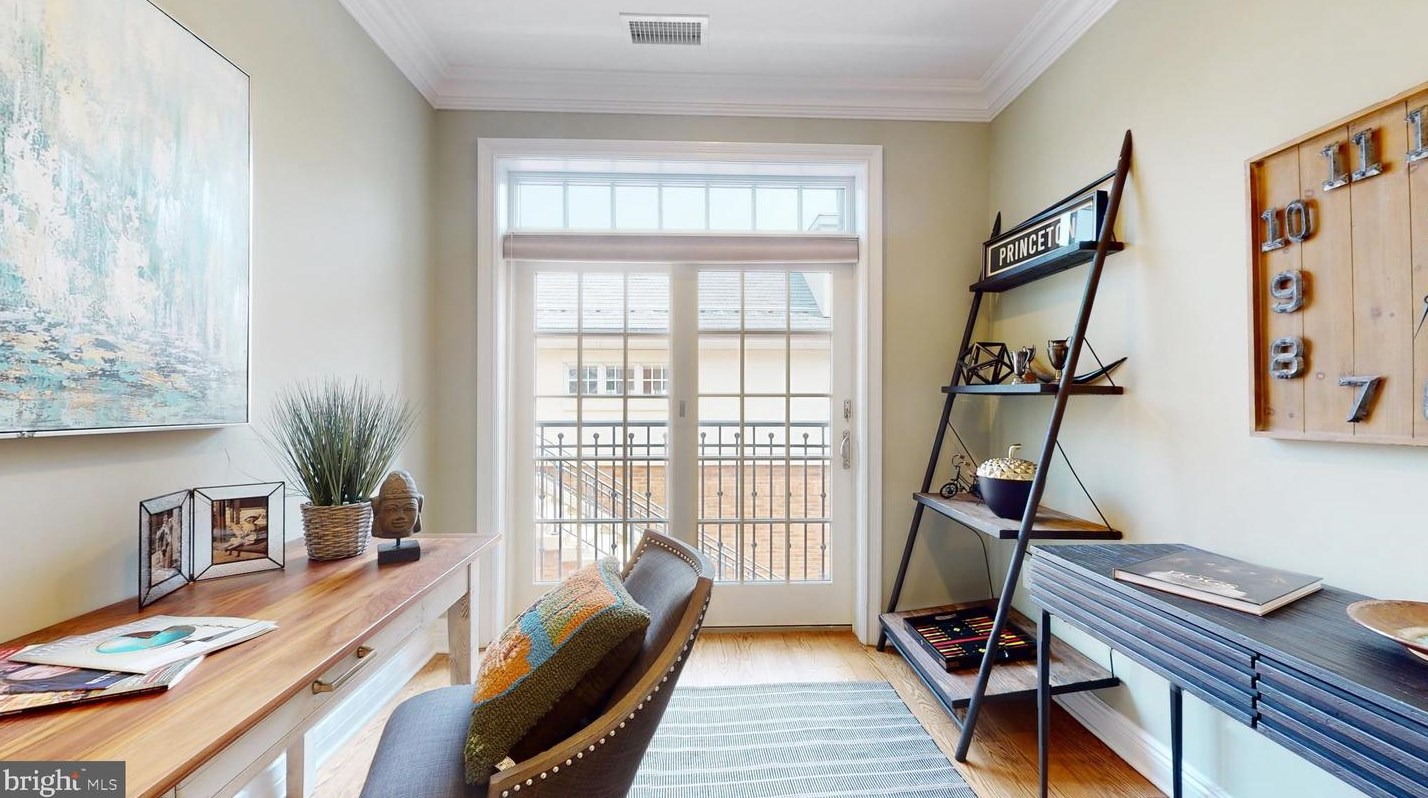 221 Victoria Mews, Princeton NJ  08542-3748 exterior