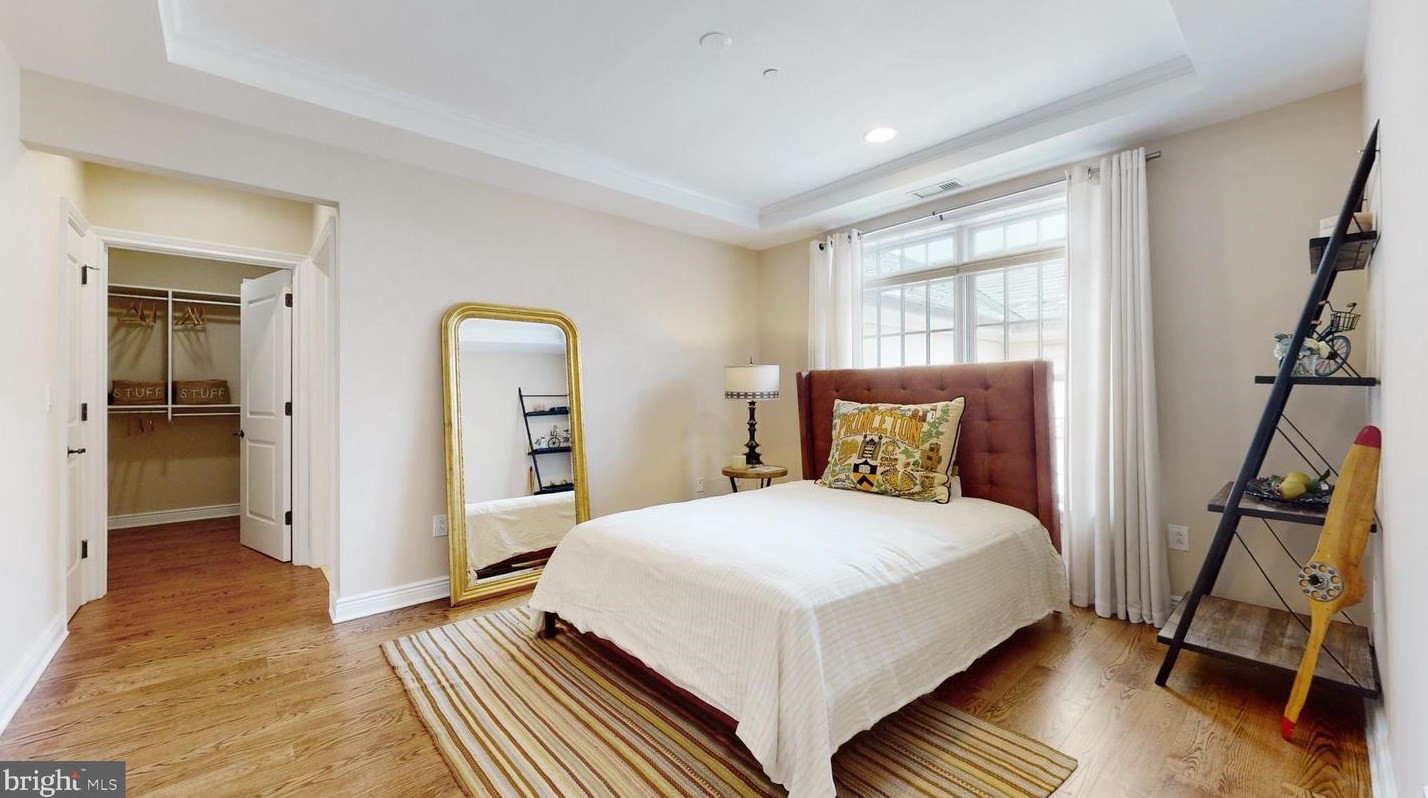 221 Victoria Mews, Princeton NJ  08542-3748 exterior