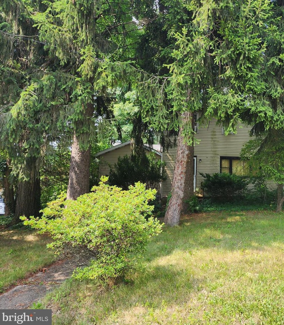 179 Buttonwood Dr, Trenton NJ 08638-2611 exterior