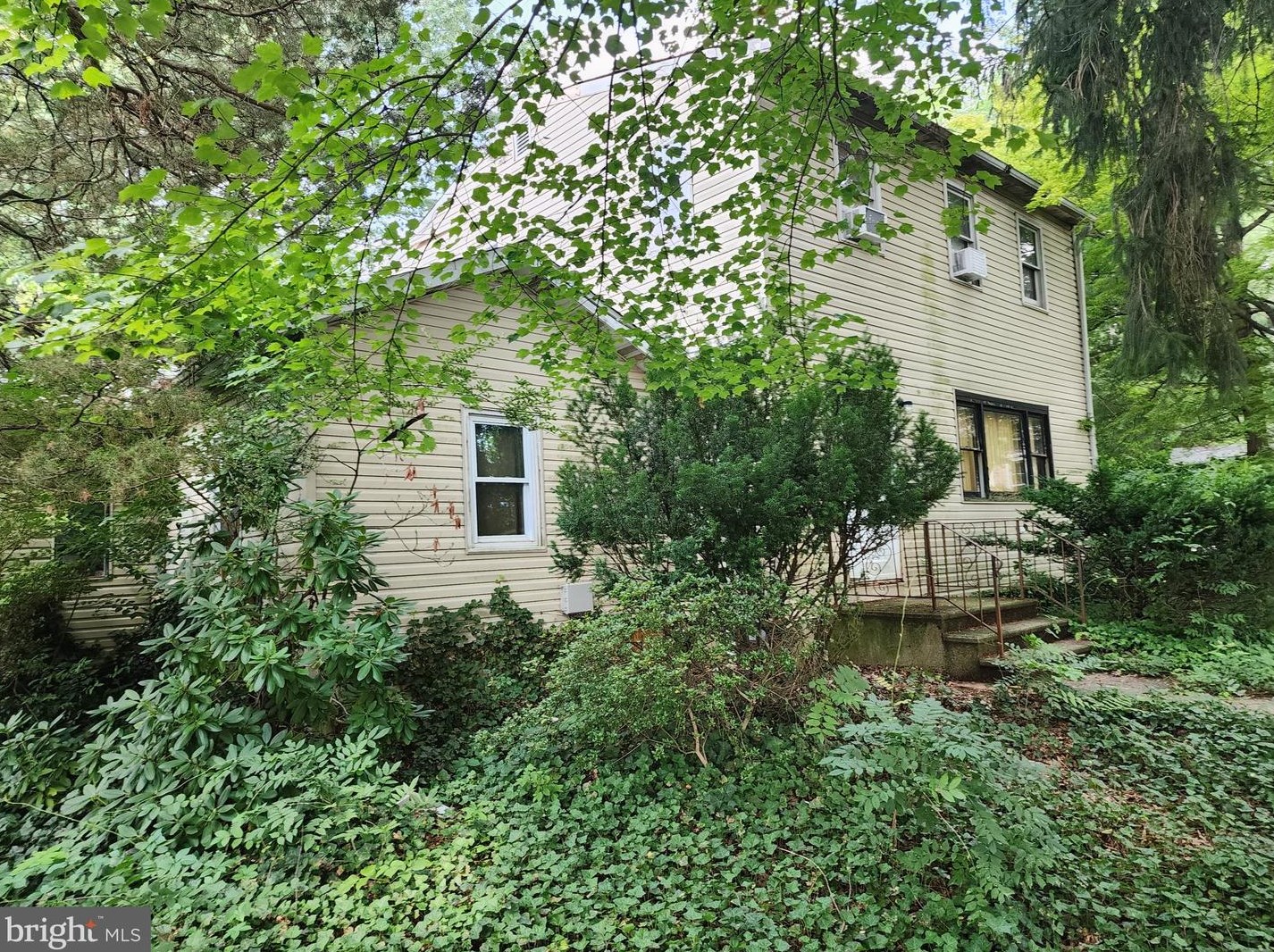 179 Buttonwood Dr, Trenton NJ 08638-2611 exterior