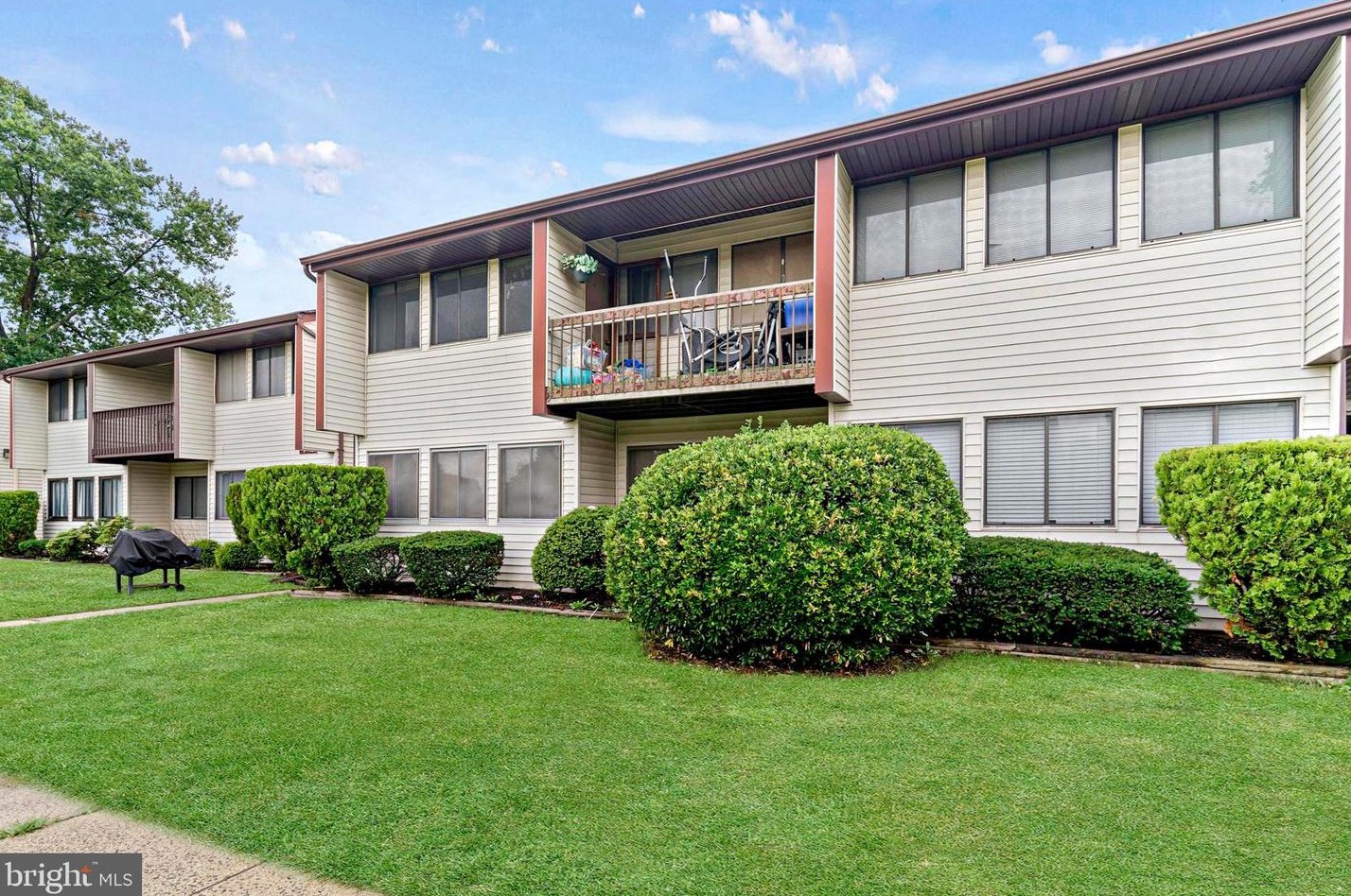 16 Avon Dr, East Windsor, NJ 08520-5608