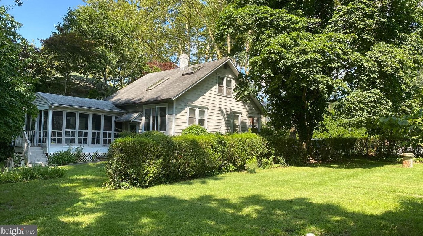 8 Berrien Ave, W Windsor Township, NJ 08550