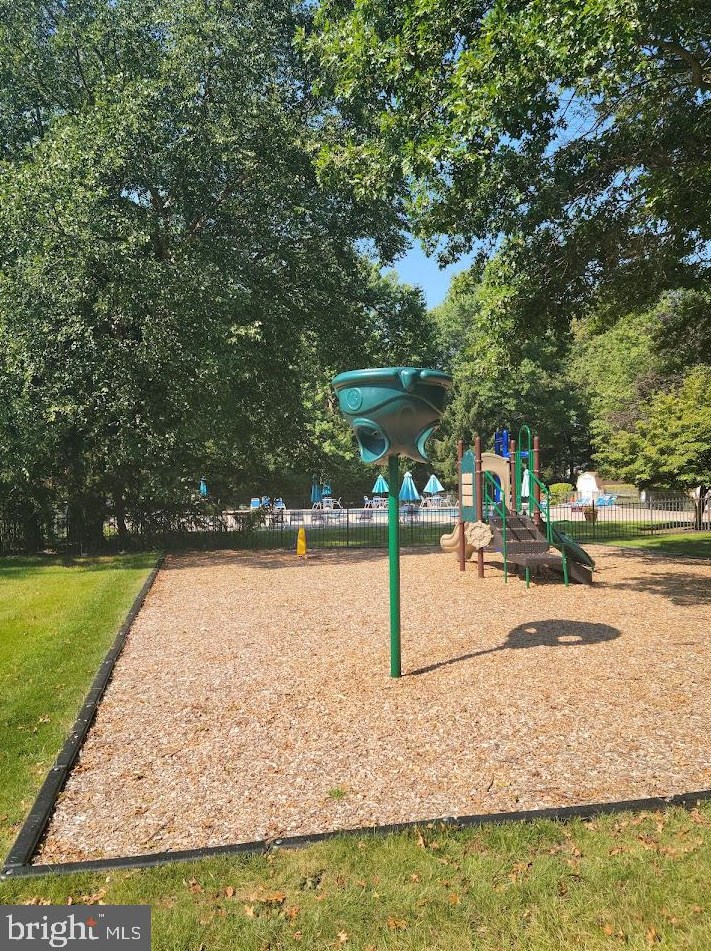 32 Powell Ct, East Windsor, NJ 08520-3014